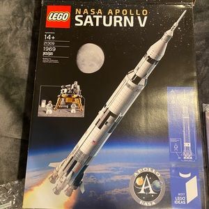 Lego NASA Saturn V Rocket Set